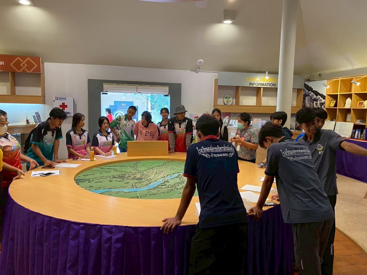 4. ศูนย์เรียนรู้ด้านการท่องเที่ยว English for Tourism